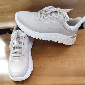 Nwot DKNY Lacombe Platform Sneakers Bone/Silver Size 11